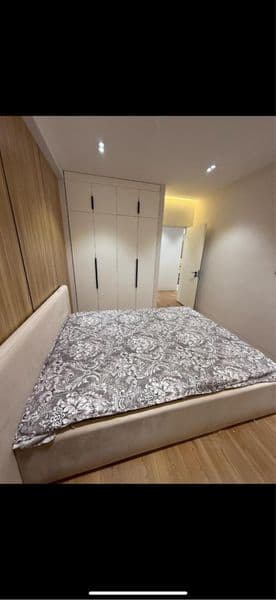 Buyuk ipak yoli metrosiga 5-10 minut kvartira bor sheriklikk