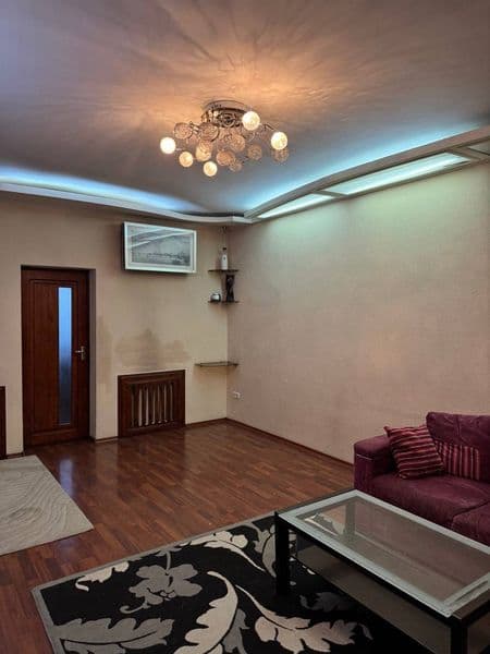 Сдам 2 х ком переделанную в 3 х на Чиланзаре ул Мукими Метро