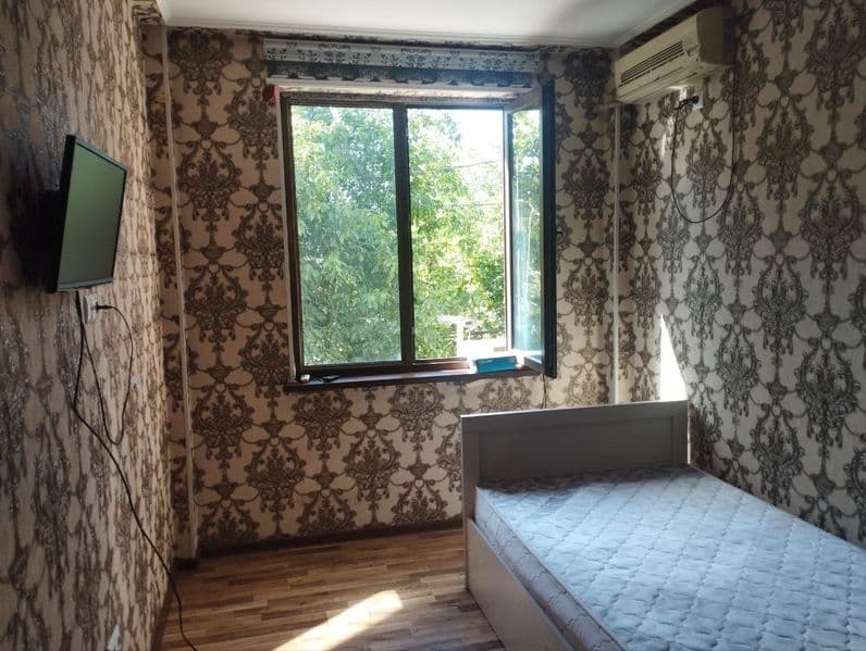 Mirzo ulug'bek raynida 1 xonali 2 etaj kvartira bez makler<b