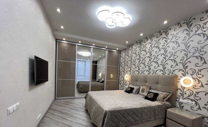 2 комнатную квартиру на 7 этаже,<br />
В квартире есть все н