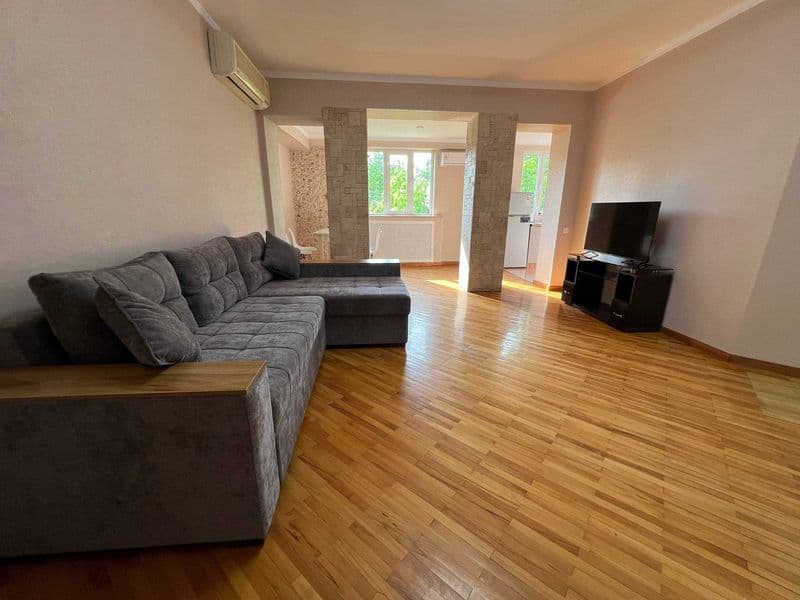 Аренда Цум Ц 7  3/4/4 квартира  80 кв м с обстановкой на дол