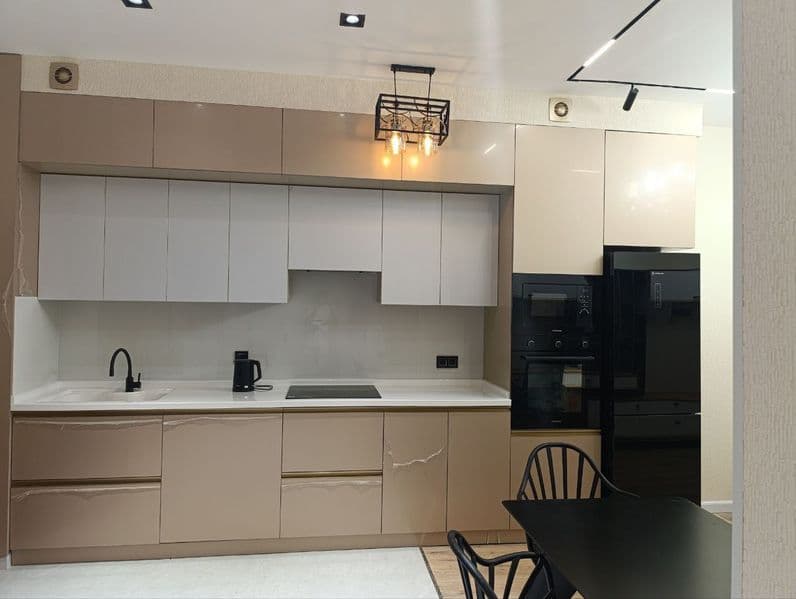 Срочно аренда квартира. Акай ситй Новостройка. самый центр с