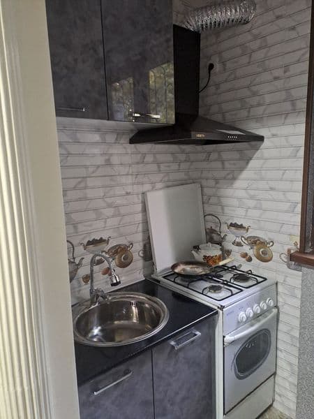 Сдаю 2х комнатную на 1м этаже в 4х этажном доме.<br />
В ква — фото 4