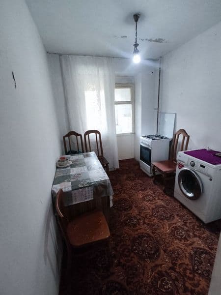 Чиланзар 8квартал 1комнат 2этаж орентир  Парус кирпич СЕМЬЮ 