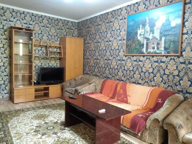 Квартира с мебелью и техникой<br />
Холодильник, 2 - кондици