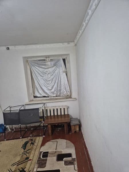 Yakkasaroyda Rakat mahallada 4 etajli ofshijeta bor <br />
1