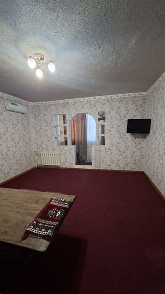 Сдаётся однокомнатная комнатная квартира, переделанная в дву