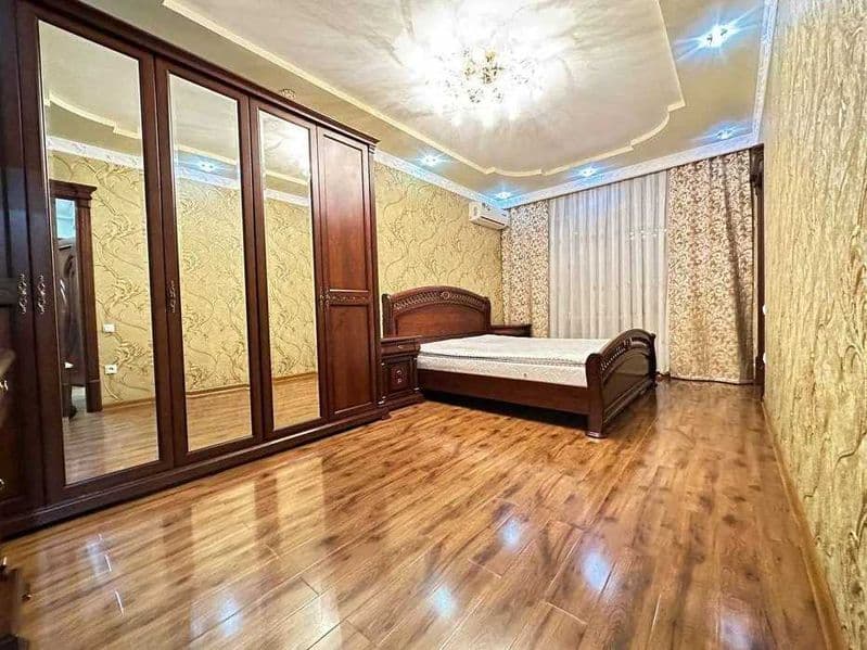 Район: Мирзо-улугбек<br />
Адрес: дархан<br />
<br />
Комнат — фото 5