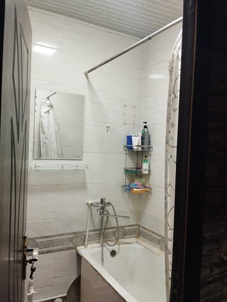 Metro xalqlar dóstligi (drujba)  5 minut yol 2 xona kvi 1 et