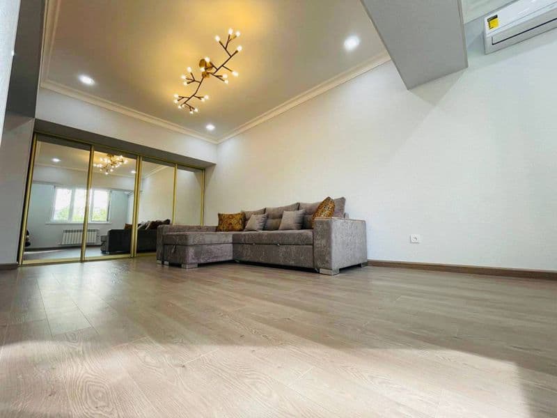 Сдается на Цуме 2х комнатная квартира<br />
<br />
Ориентир: