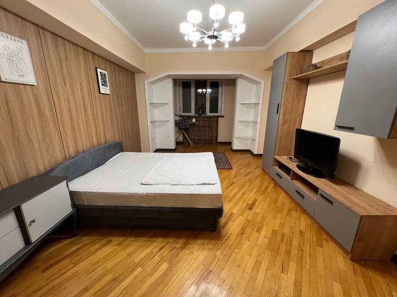 Аренда<br />
  Вторичная<br />
  ЦУМ<br />
  Комнат : 2<br /