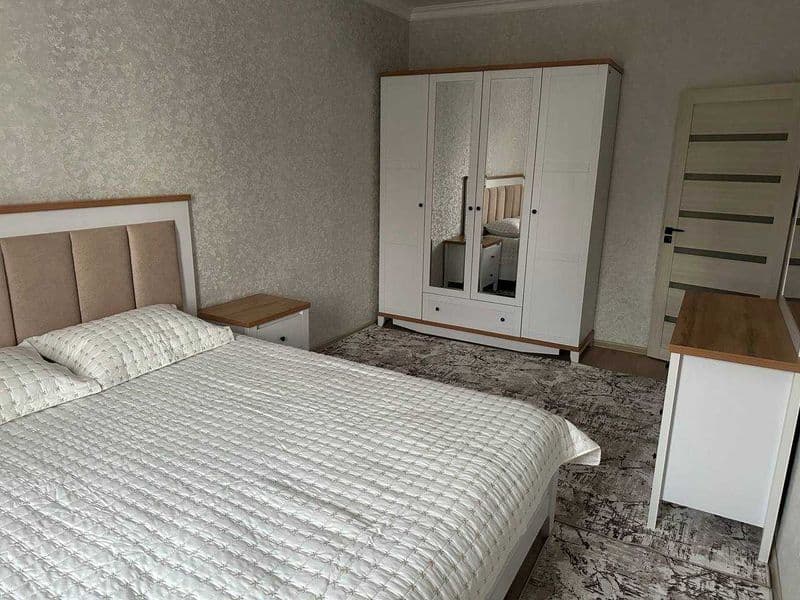 Аренда шикарная 3-комнатная квартира<br />
<br />
Район: Юну