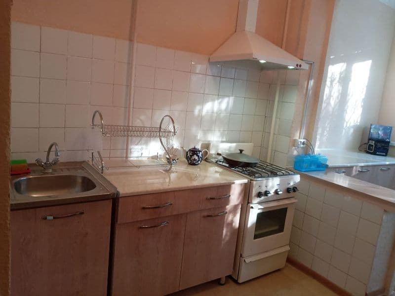 Сдам в аренду 3.комн квартиру на 2.этаже 5 этаж дома с обста — фото 4