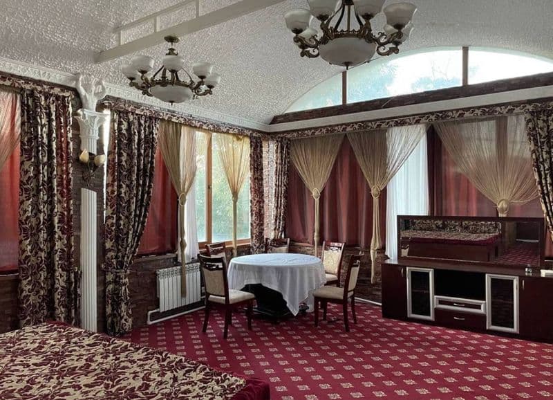 Луначарский<br />
Арт хаус ресторан <br />
1/2/2<br />
70 м2