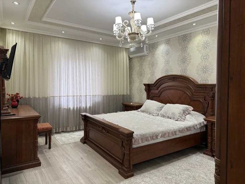 Сдается 5 комнатная квартира 180 кв.м.<br />
3 спальные комн