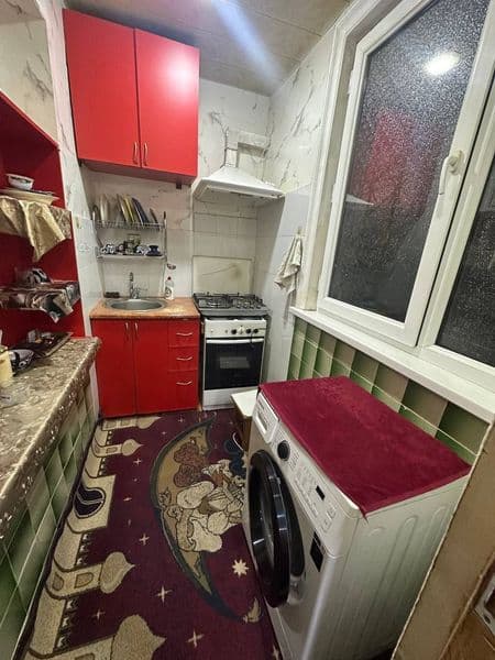 Юнусабад 14 кварталда 1 хона 2 килинган уй оилага,кизларга е