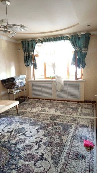 Требуется девушка или женщина для проживания (без маклера).<