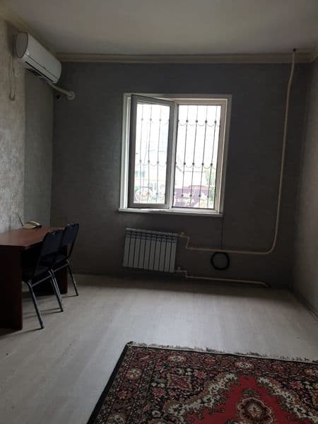 Квартира однокомнатная на 2м этаже.<br />
Находиться в удобн