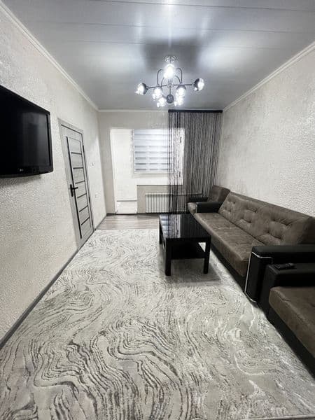 Сдам квартиру в Яшнабадском районе 1-переделанная в 2-комнат