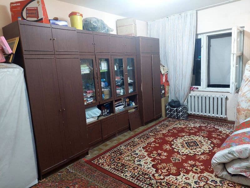 Район - Алмазарский<br />
Ориентир - Парк победа<br />
Комна