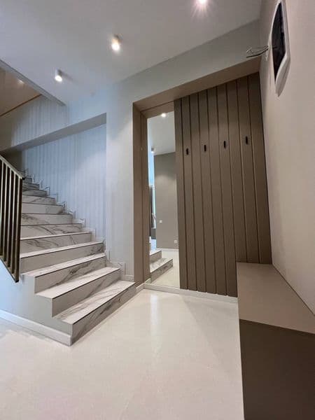 White Hose<br />
Ориентир-My Way<br />
Комнаты-3<br />
Этаж-