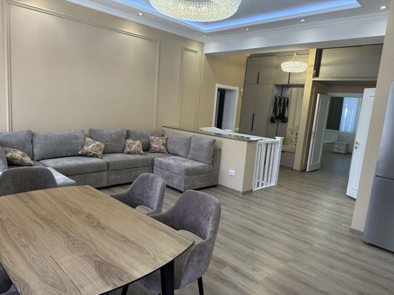 Квартира в новостройке в отличном состоянии 120 кв м   На 1  — фото 2