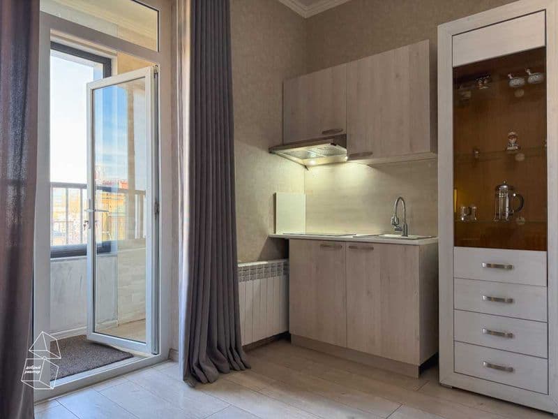 Компактная уютная студия с балконом и большооой ванной в сти — фото 4