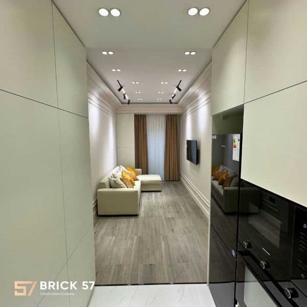 [Al:013]<br />
Уникальное предложение аренды в самом центре 