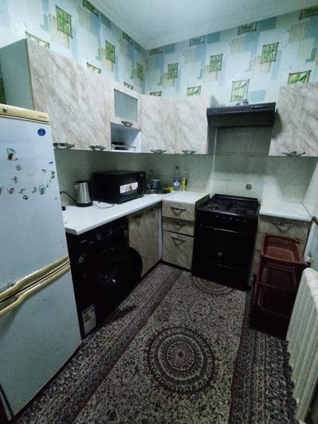 Сдаëтся чилнзр Цквартал 3комнат  2этаж   комнаты Разделка хо