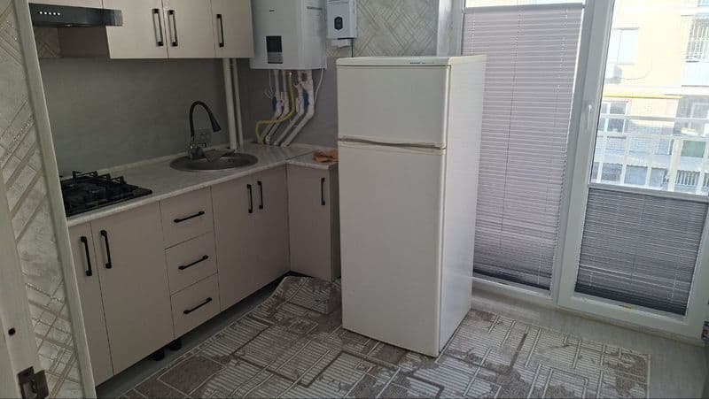 Qoyliq masjidini orqasida novastroyka uydan ikkinchi qavatda