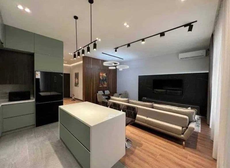 Район: Мирзо-Улугбекский<br />
<br />
Комнат: 3<br />
Этаж: 