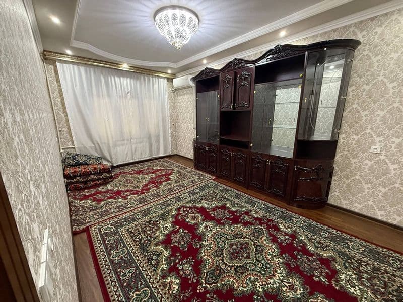 Olmazor tumani Tansiqboyev bozor yaqinida 4qavatli uyni 2-et