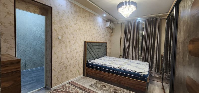 Юнусобод 2кв напротив Универсам идеалная локациа   77черия к