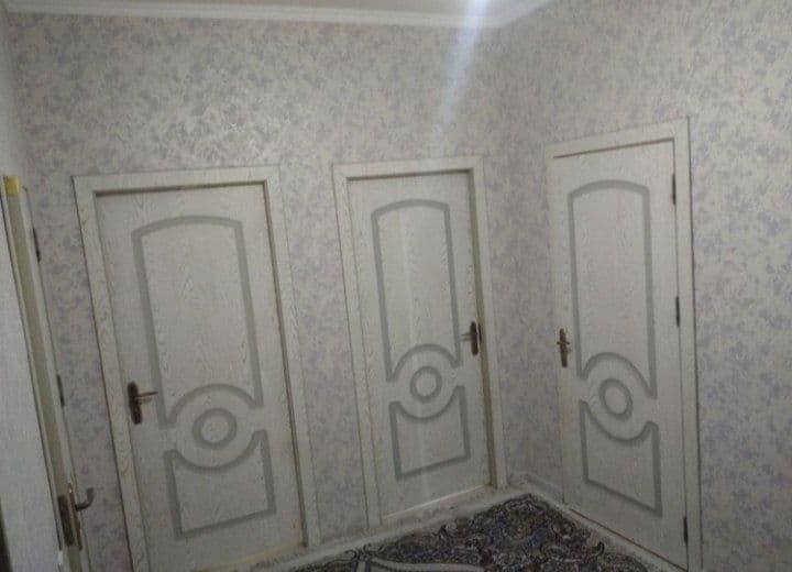 Достлик метро бекатида жойлайшган уй ижарага берилади хама ш