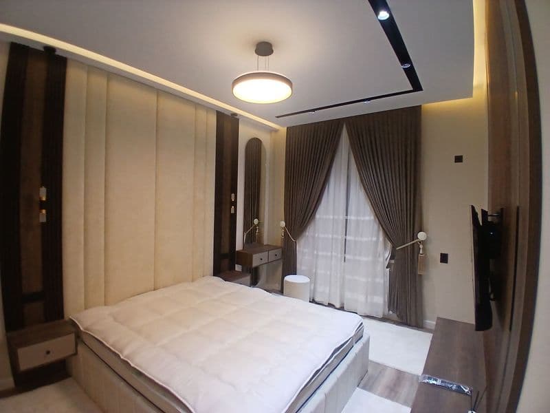 Minor metro bekati<br />
Minor metro yonida, uy ichida hamma