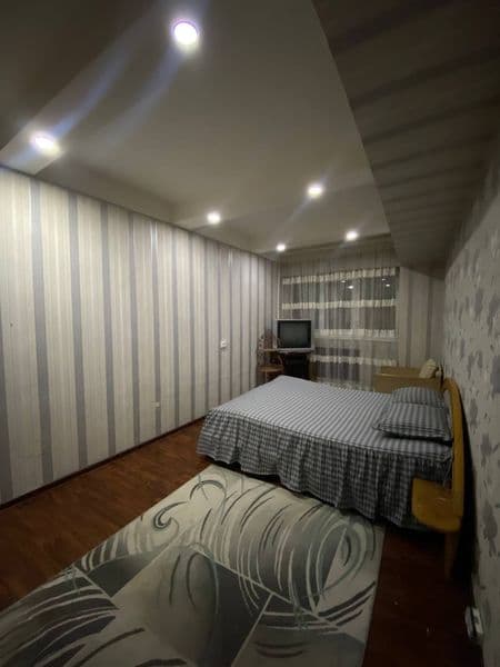 Аренда чиланзар 23.  Трёх комнатная.  Ориентир Теген.  Есть 