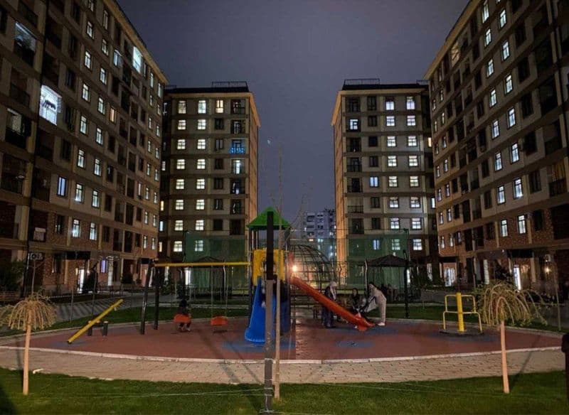 Район - Алмазарский<br />
Ориентир - Корасарой<br />
Комнат 