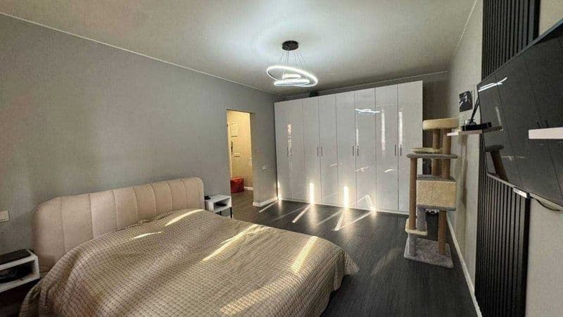 Yashnobod tumani Kadesheva bozori Olmos metro yaqnida ijarag