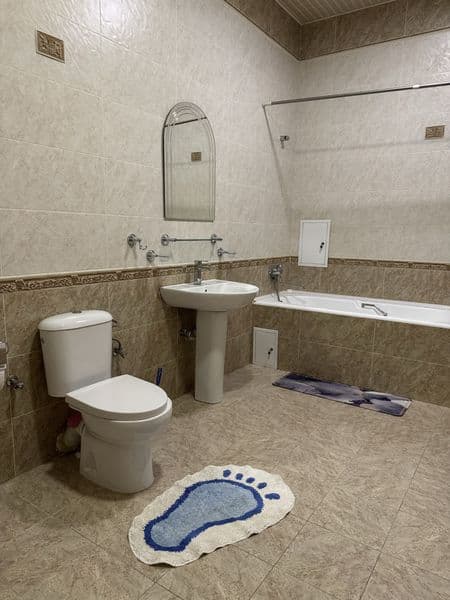 Сдается в аренду квартира 5 комнатная, очень удобно для цело