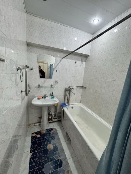 Двухкомнатная квартира на шестом этаже сдаётся желательно се — фото 5