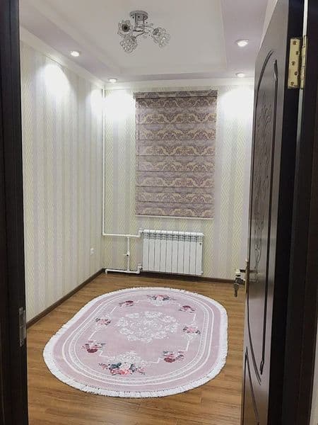 Отличное расположение дома - всё рядом - много магазинов, Це — фото 4