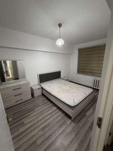 Сдаётся квартира, двухкомнатная разделённая, рядом детский с