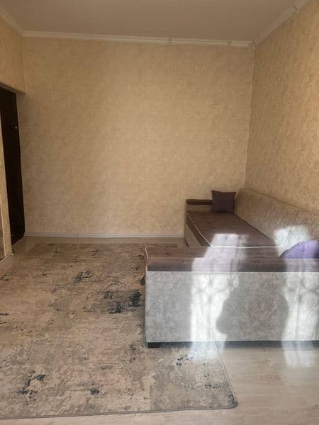 Сдаётся квартира на долгий срок. <br />
Семье из двух челове