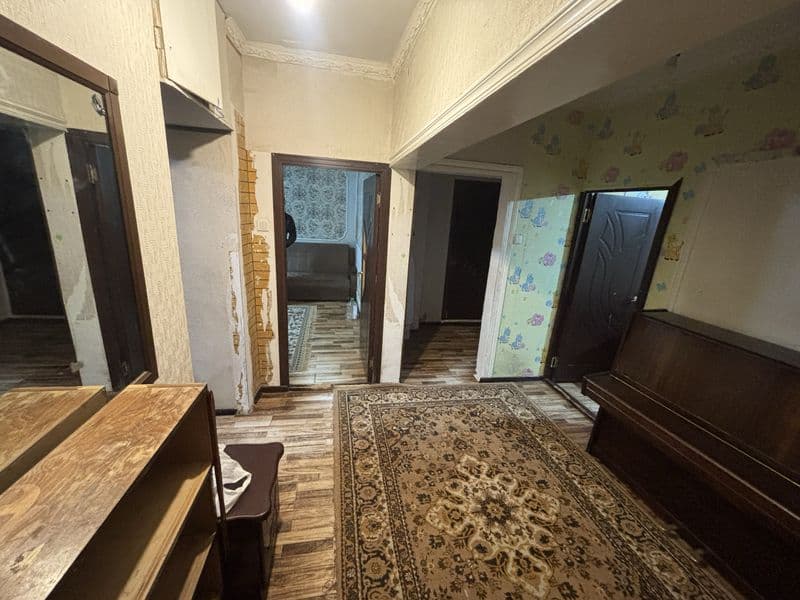 Жилая площадь - 3 комнаты: просторная гостиная и 2 спальни <