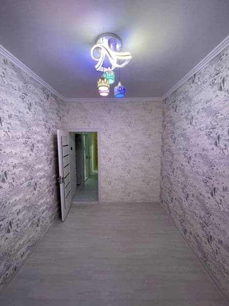 Qora qaroyda <br />
1 xona<br />
Srochno qoyiladi<br />
Uy b