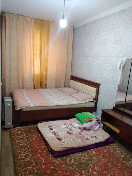 Yosh oila bilan turishga<br />
1 ta xonada 3 ta qiz turadi u