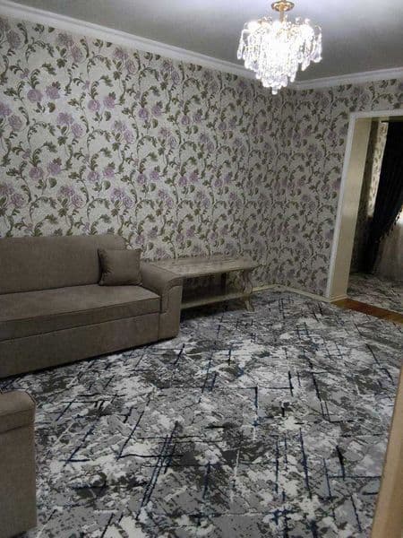 Квартира в центре, просторная.<br />
4 спальных комнаты, уко