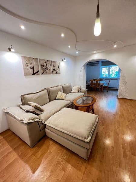 Сдается уютная 3х комнатная квартира в самом центре столицы.