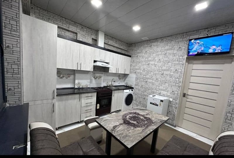 Assalomu alaykum Qizlarga Kvartira Xama Sharoit Bor