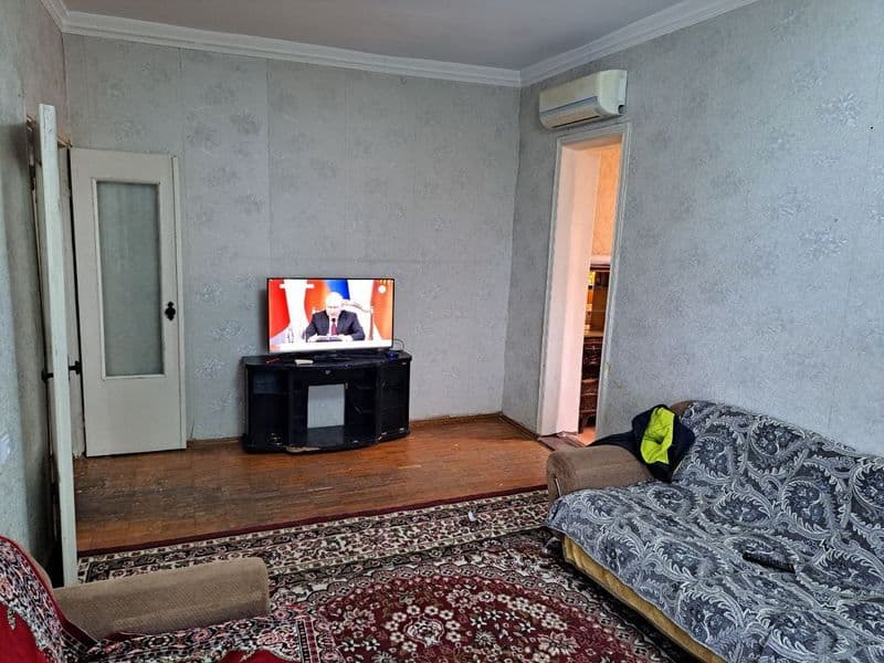 Сдаётся в аренду 2х комнатная переделанная в 3х. Авиасозлар,